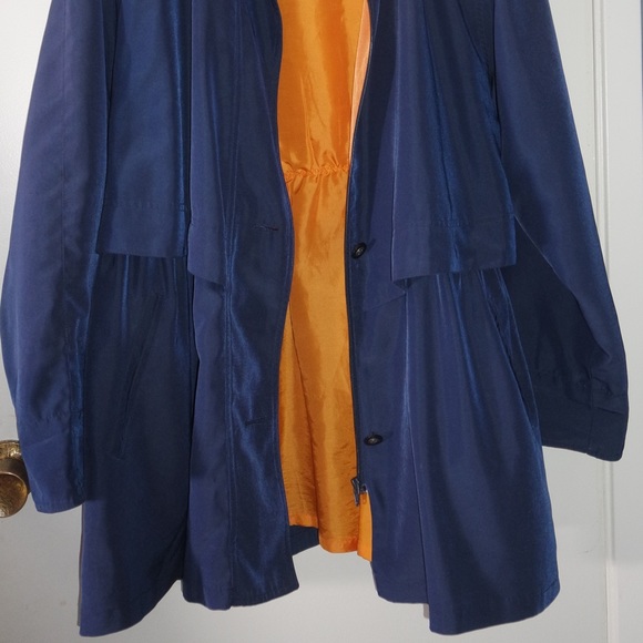 Two Tone Raincoat with Padded shoulders - Picture 3 of 9